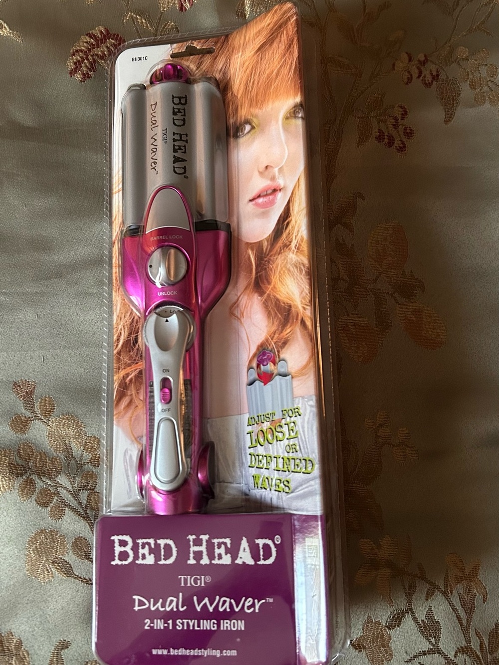 Bed Head Dual Waver 2-in-1 Styling Iron in Pink and Silver
